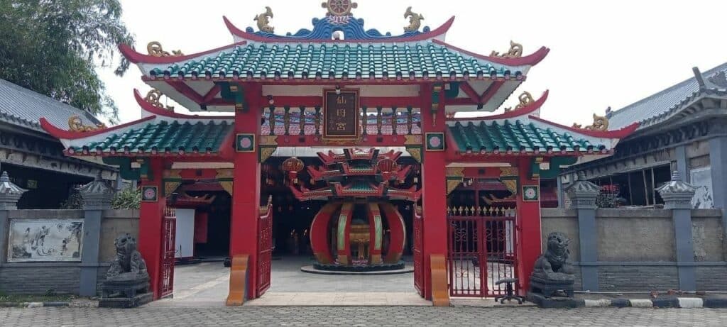 Vihara-Sian-Djin-Ku-Poh-1024x461.jpg