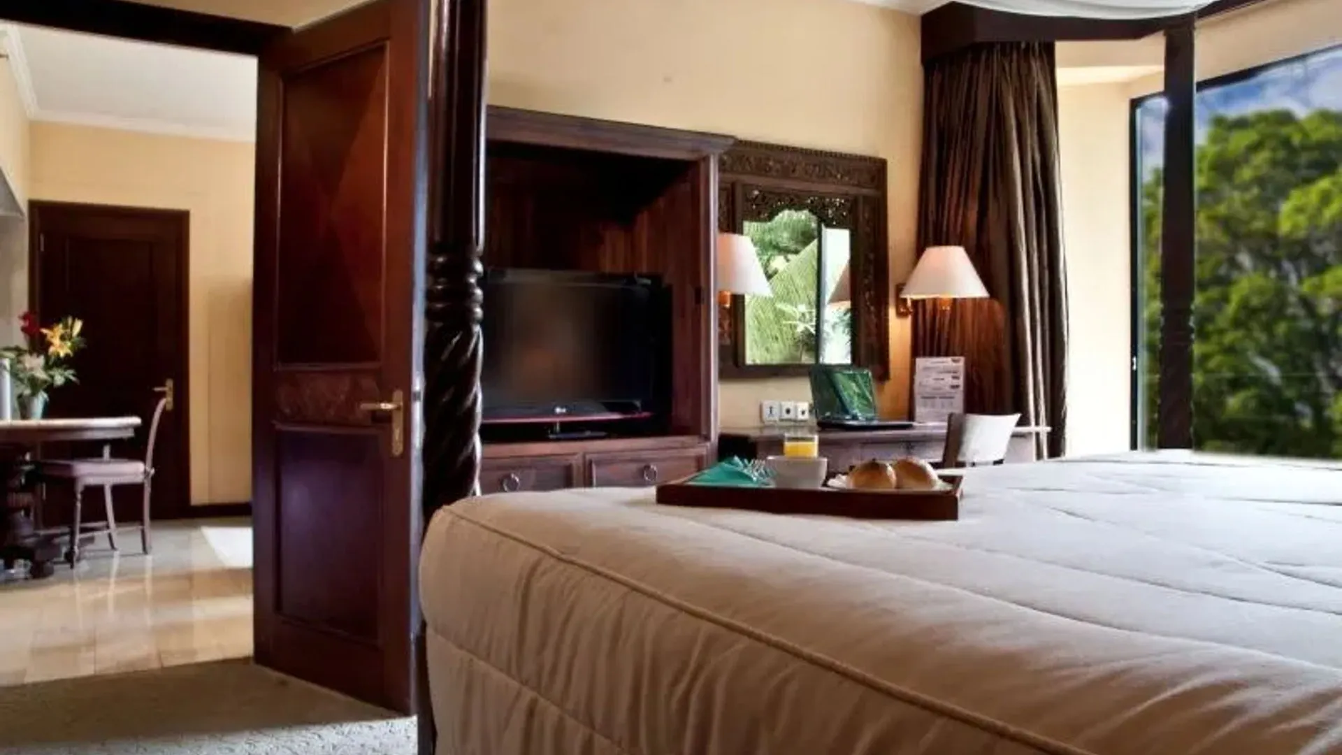Deluxe Suite