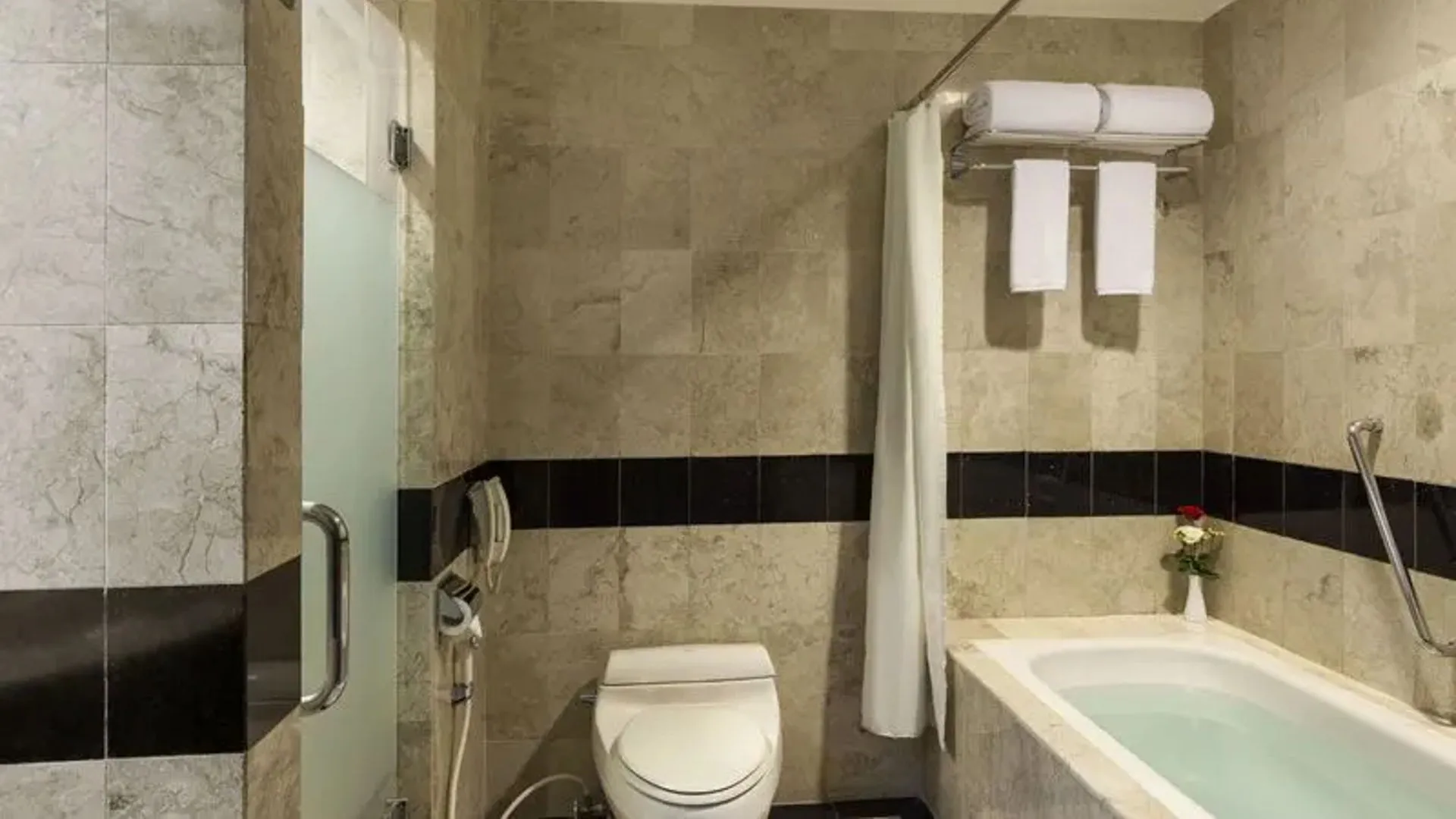Business Balcony Suite 3