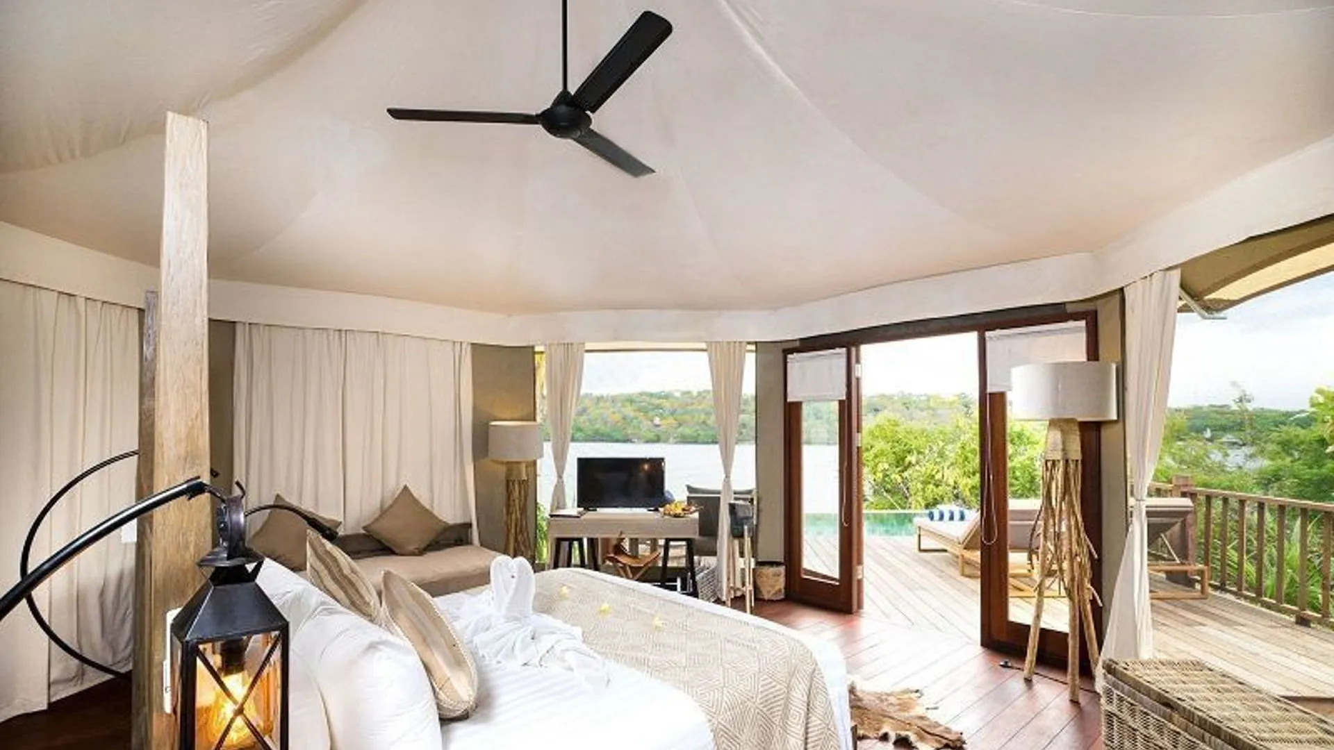One Bedroom Cliff Tent Villa 3