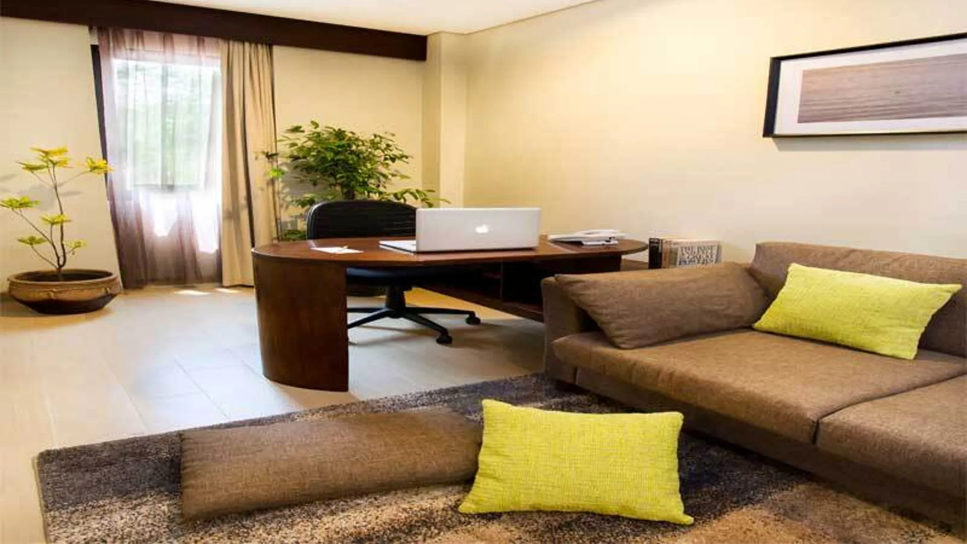 Corner Suite 2