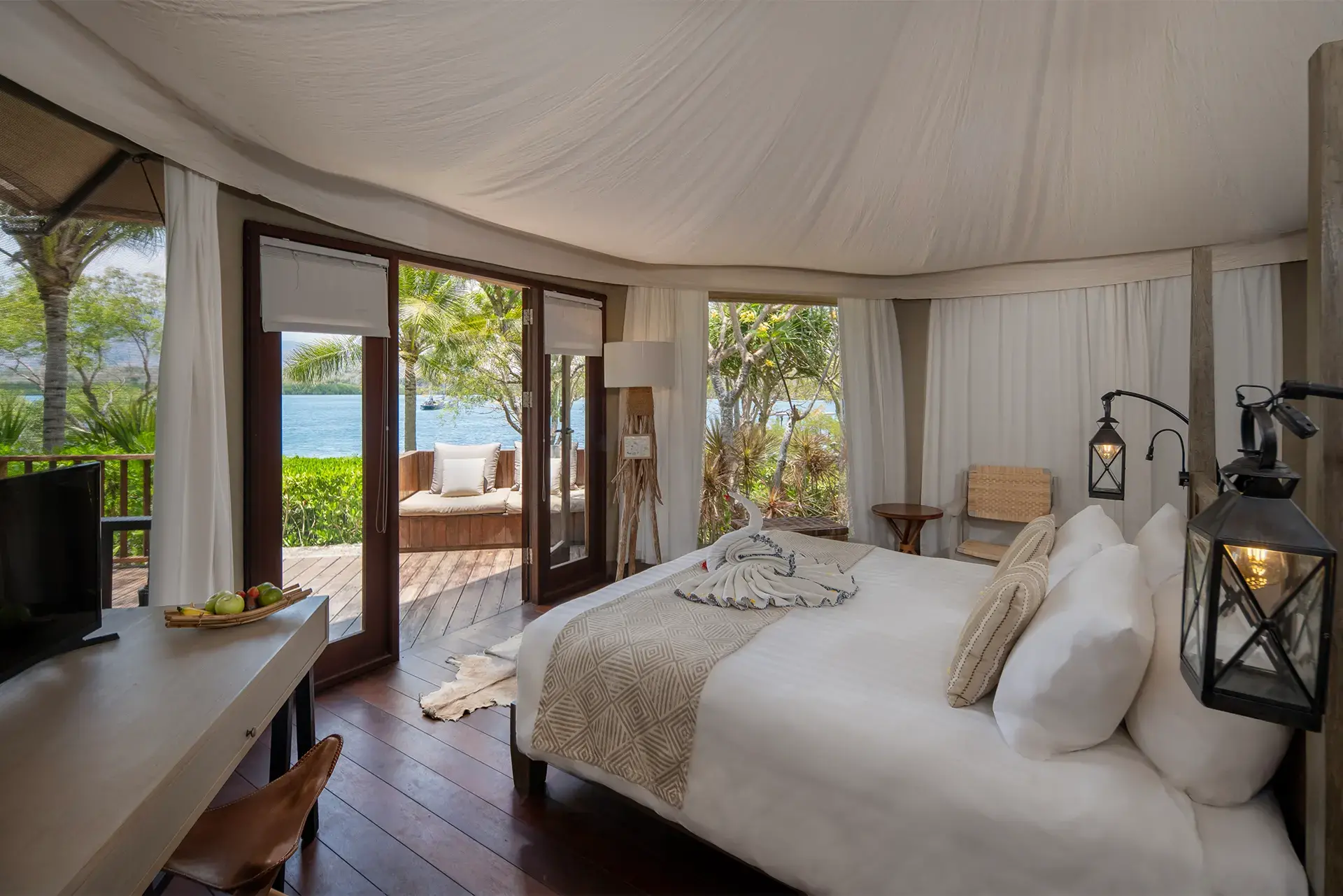 Beach Camp Tent Deluxe