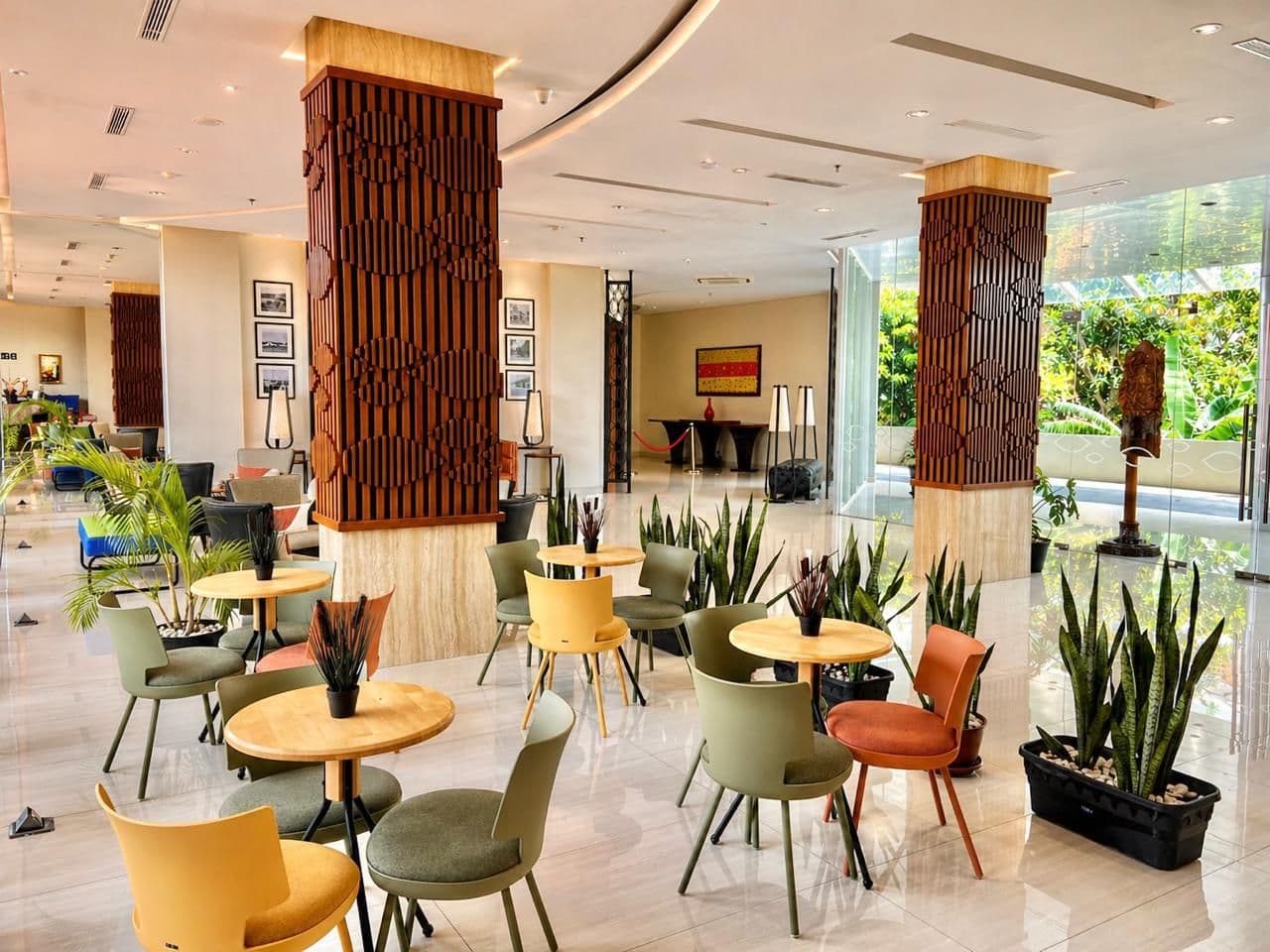 Biz Lounge
